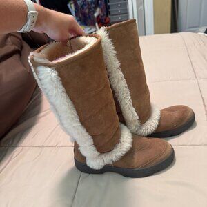 Women's Ugg Brown Boots with White Furry Details Size 7